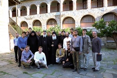 Участники экспедиции с настоятелем монастыря архимандритом Ефремом в монастыре Ватопед