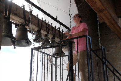 Молодой звонарь Глеб Сидоров на колокольне Успенского собора