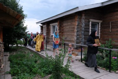 Насельники подворья "Благодать". Фото Алексея Реутского.
