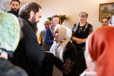 Благотворитель Архиепископ Пятигорский и Черкесский Феофилакт на встрече со вдовами священнослужителей, малоимущими и многодетными