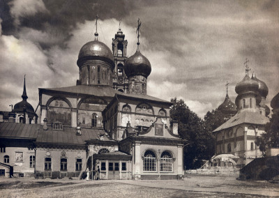 Троицкий собор, Никоновский придел и Серапионова палатка с южной стороны. Фото 1939 года.