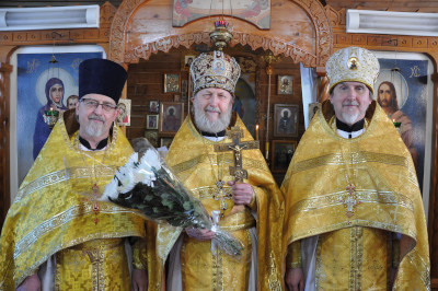 Протоиерей Павел Патрин (в центре)