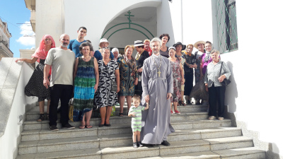 Иерей Савва Гаглоев с прихожанами Казанского храма в Гаване, 2018 г.
