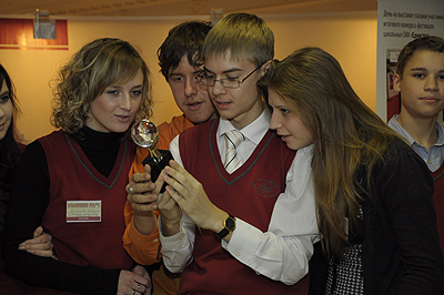 Команда Второй новосибирской гимназии, обладатель гран-при первого Фестиваля школьных СМИ "Единство". Ноябрь 2010