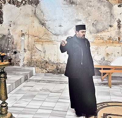 Чешский журналист вернул спасенную им икону свт. Николая в восстанавливаемый храм в Приштине