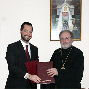 Подписание соглашения между Издательством Московской Патриархии и Благотворительным фондом имени святителя Григория Богослова