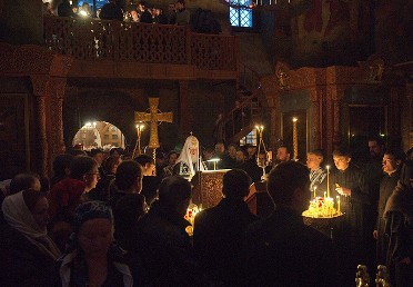 Великое повечерие в соборном храме Сретенского монастыря