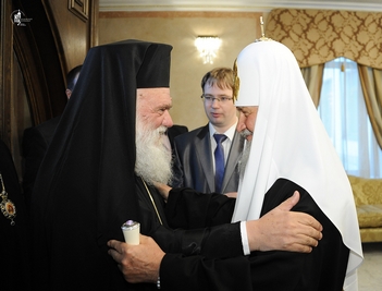 Патриарх Московский и всея Руси Кирилл с Архиепископом Афинским и всей Эллады Иеронимом