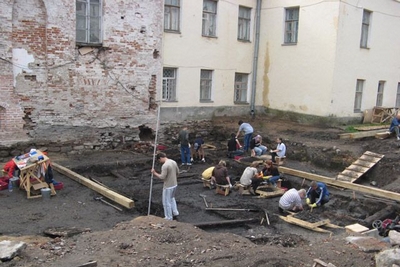 Раскопки на Владычном дворе в новгородском кремле