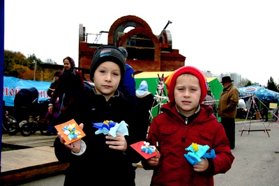 Матвей и Иван организаторам Покровской благотворительной ярмарки в Коньково поставили "пятерку"