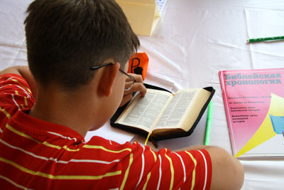28 июля - 03 августа в Сергиевом Посаде в рамках программы «Рукописи Нового Завета» дети 10-15 лет будут изучать Священное Писание