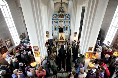 Чтимой иконе с частицей мощей Сергия Радонежского поклоняются верующие восточного Ставрополья