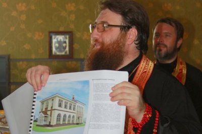 Епископ Шахтинский и Миллеровский Игнатий с проектом нового корпуса