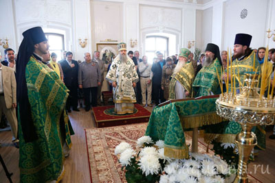 Митрополит Варсонофий совершил чин малого освящения храма преподобного Серафима Вырицкого в Гостином Дворе