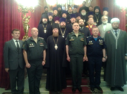 Участники собрания по случаю пятилетия введения в российской армии военного духовенства