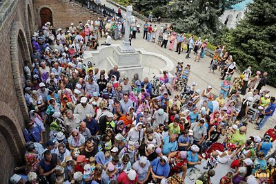  Свято-Успенская Святогорская Лавра стала прибежищем для сотен беженцев