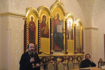 На совещении выступает заведующий ОРОиК Тамбовской епархии протоиерей Игорь Груданов