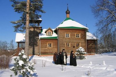 На подворье возведен Михаило-Архангельский храм