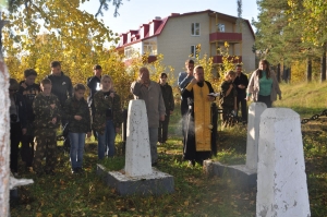 Лития на воинском кладбище в Катунино. Фото arh-eparhia.ru